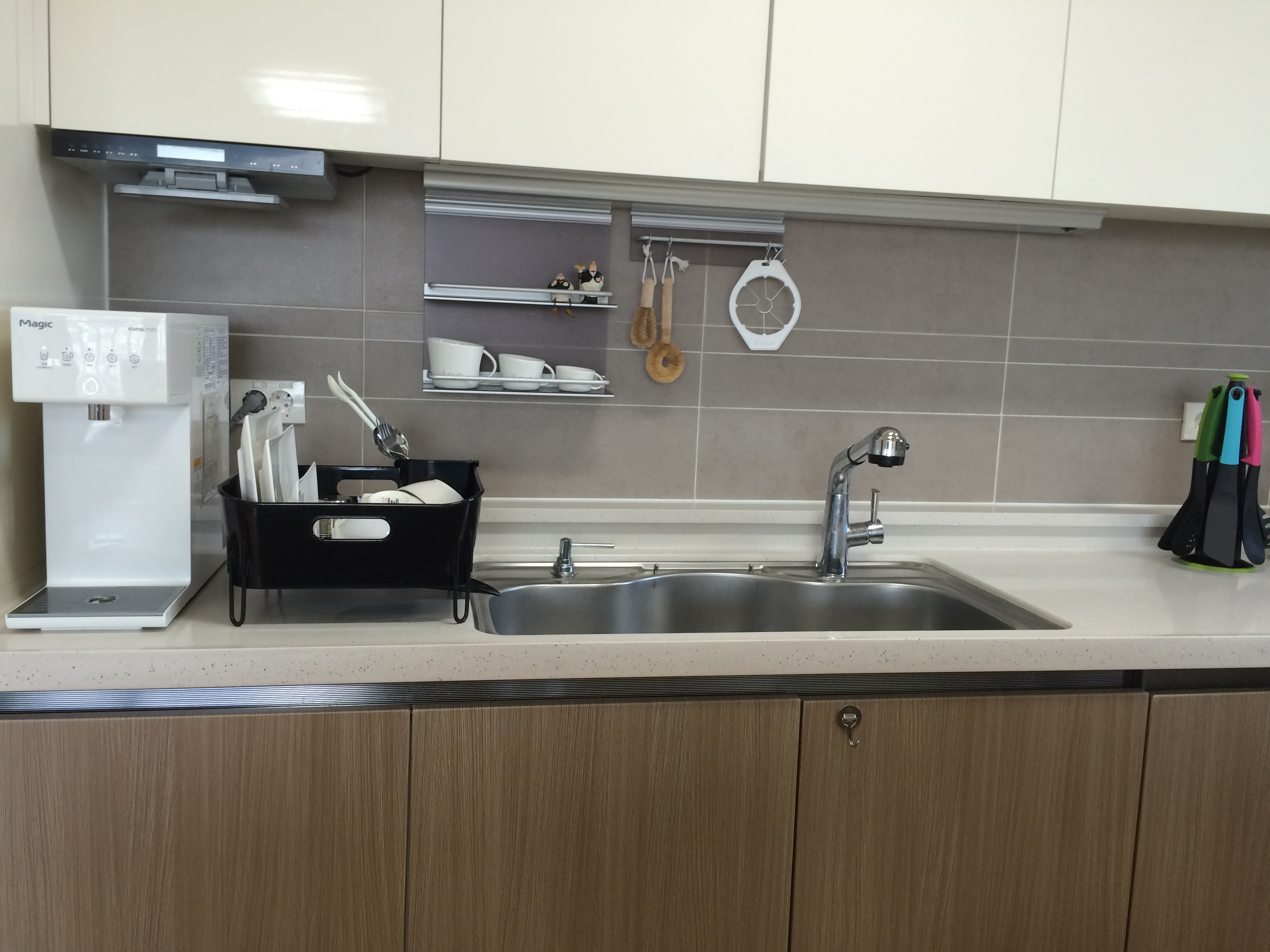 Simple and practical kitchen design 30-year-old wo