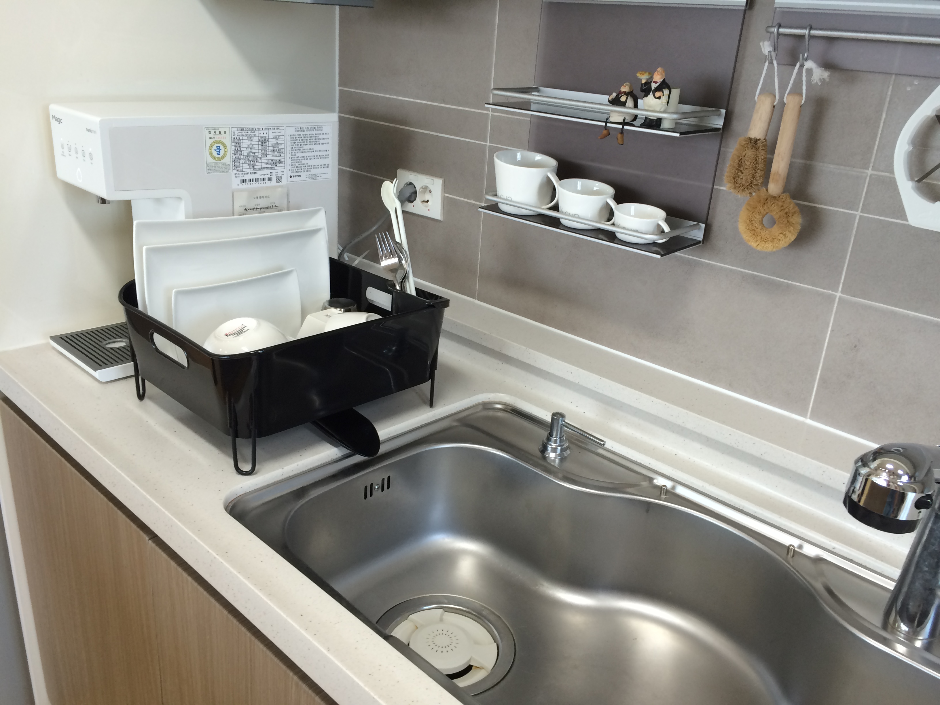 Simple and practical kitchen design 30-year-old wo