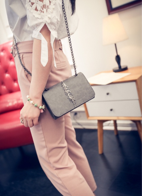 New Wonder Black Feather Point Chain Mini Cross Ba