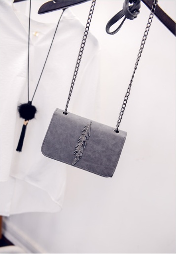 New Wonder Black Feather Point Chain Mini Cross Ba