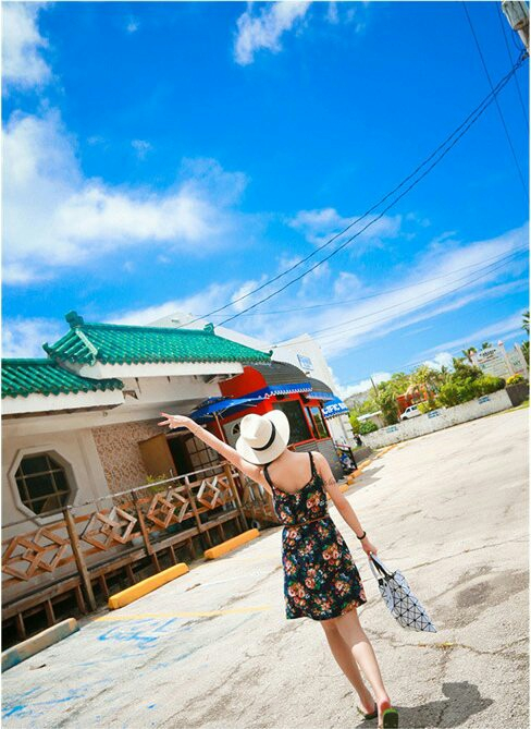 On the day of importation Glossy Lucent Cube bag 3