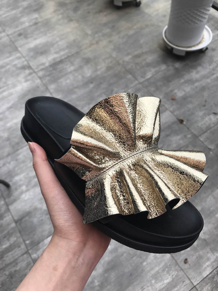 Put on pearls Light ruffle slippers Pregnant women