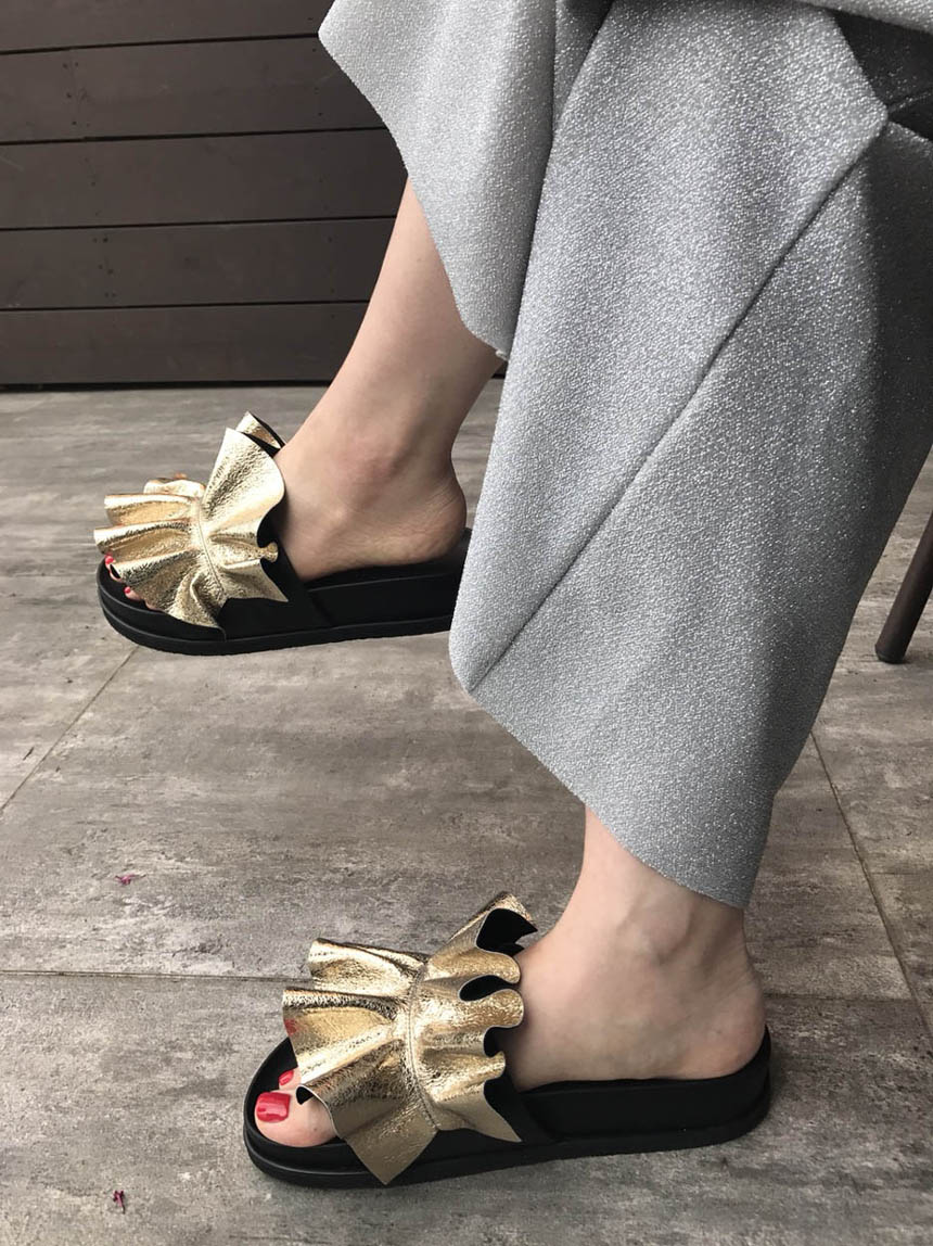 Put on pearls Light ruffle slippers Pregnant women