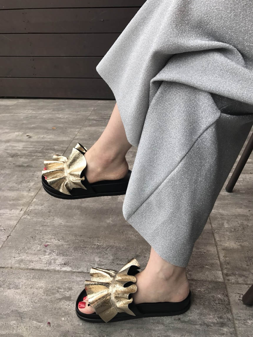 Put on pearls Light ruffle slippers Pregnant women