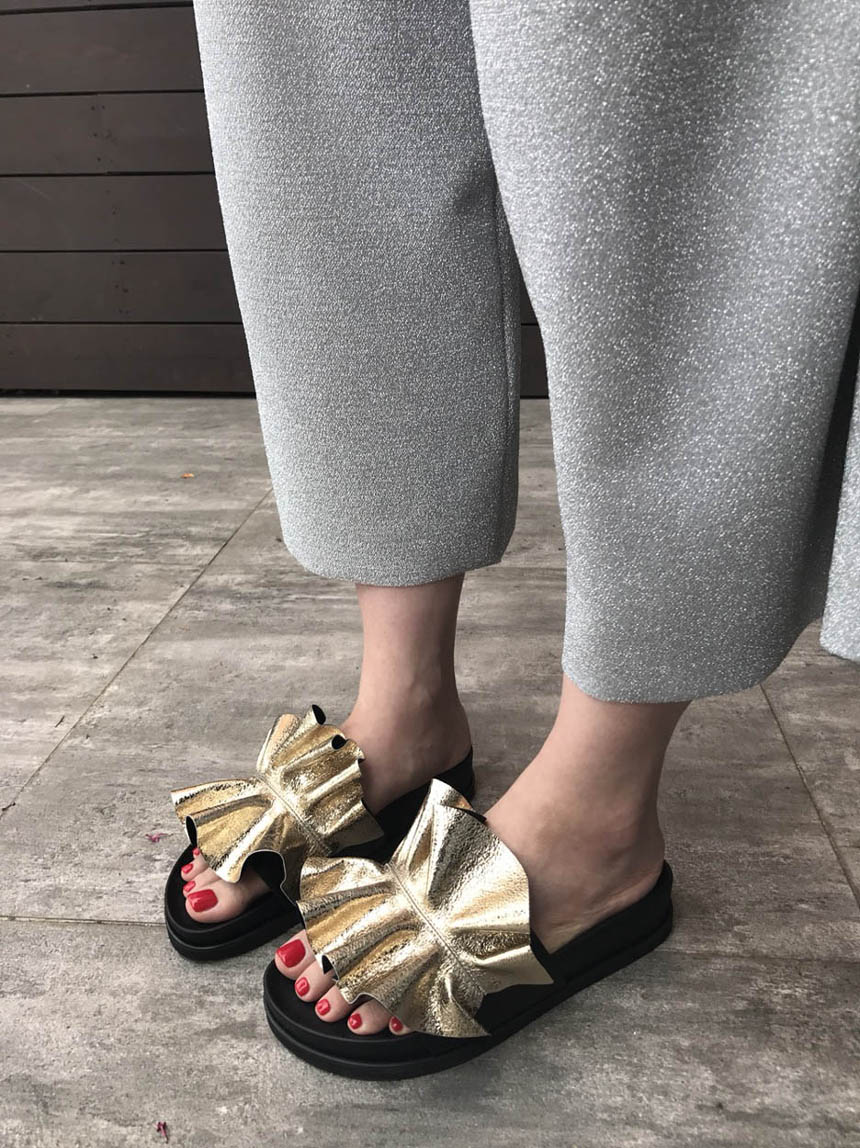 Put on pearls Light ruffle slippers Pregnant women