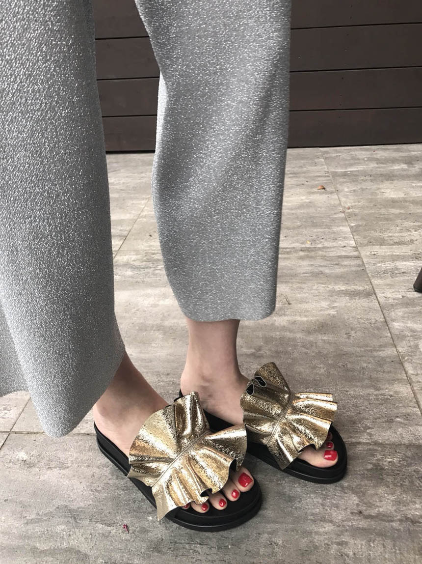 Put on pearls Light ruffle slippers Pregnant women