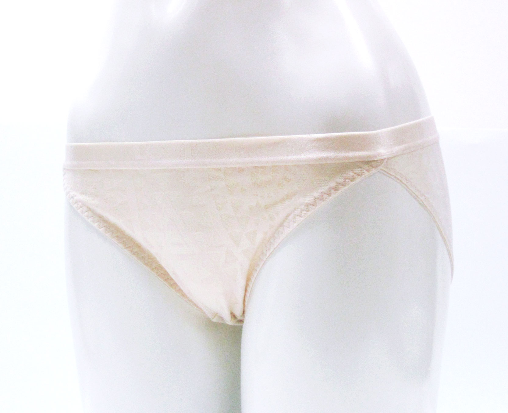 ◀ Jacquard Ivory 230 ▶ Sensual Bold Fashion Heaven