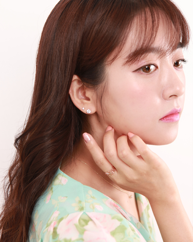 Gold Ring Signature Cubic Base Earring Pair of Gif