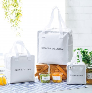 White Insulation Bag Three Glows August issue Appe