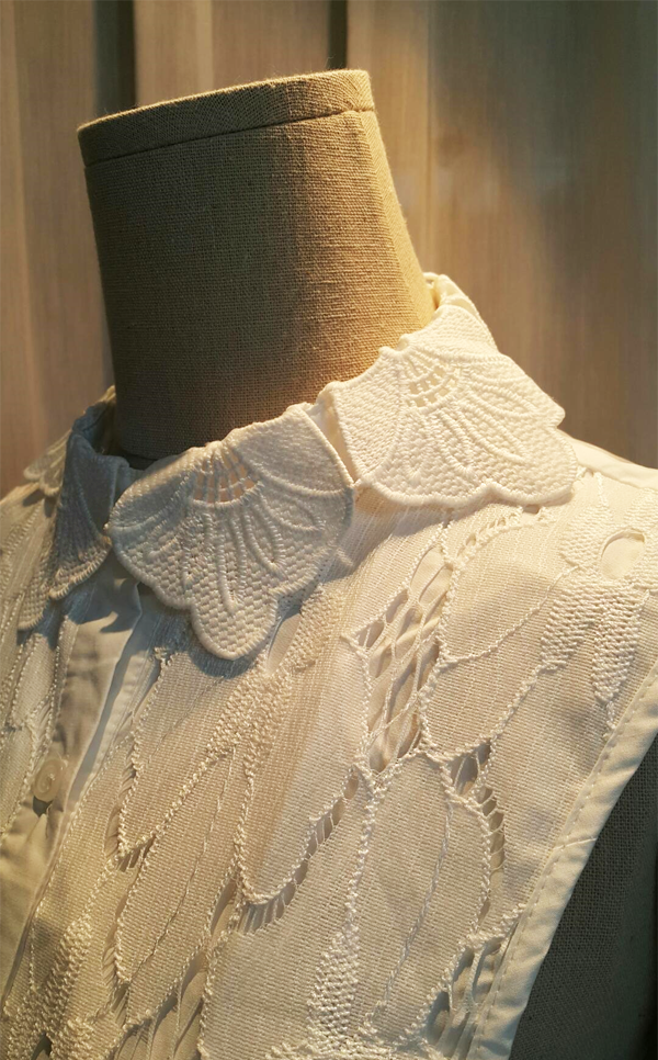 Lace neck cape collar blouse lace cape collar