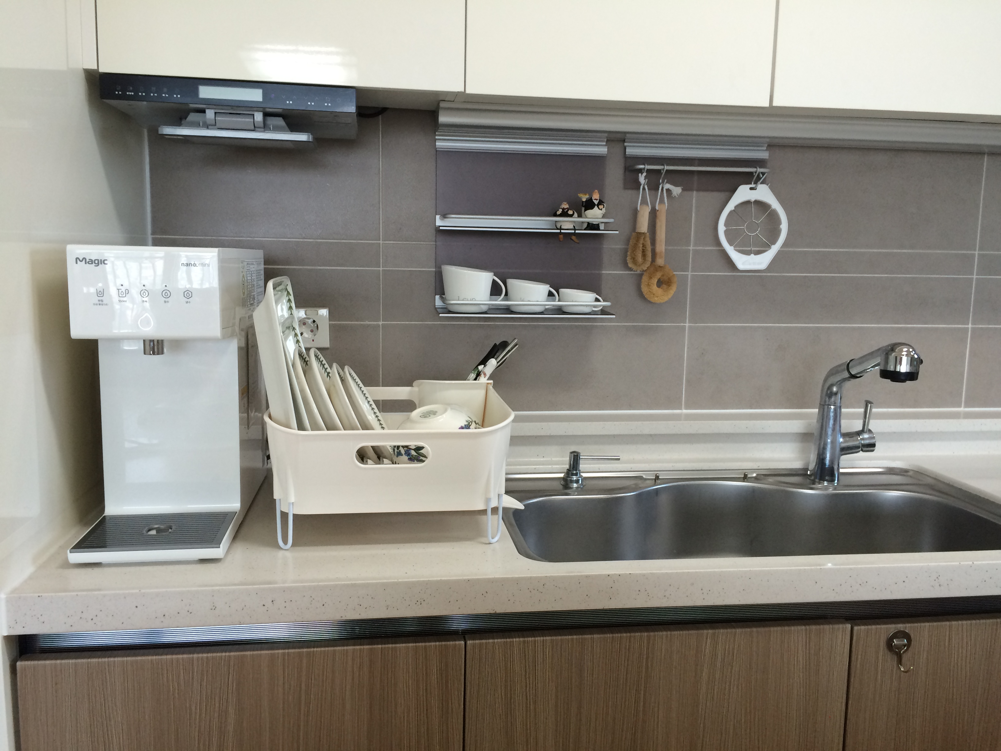 Simple and practical kitchen design 30-year-old wo