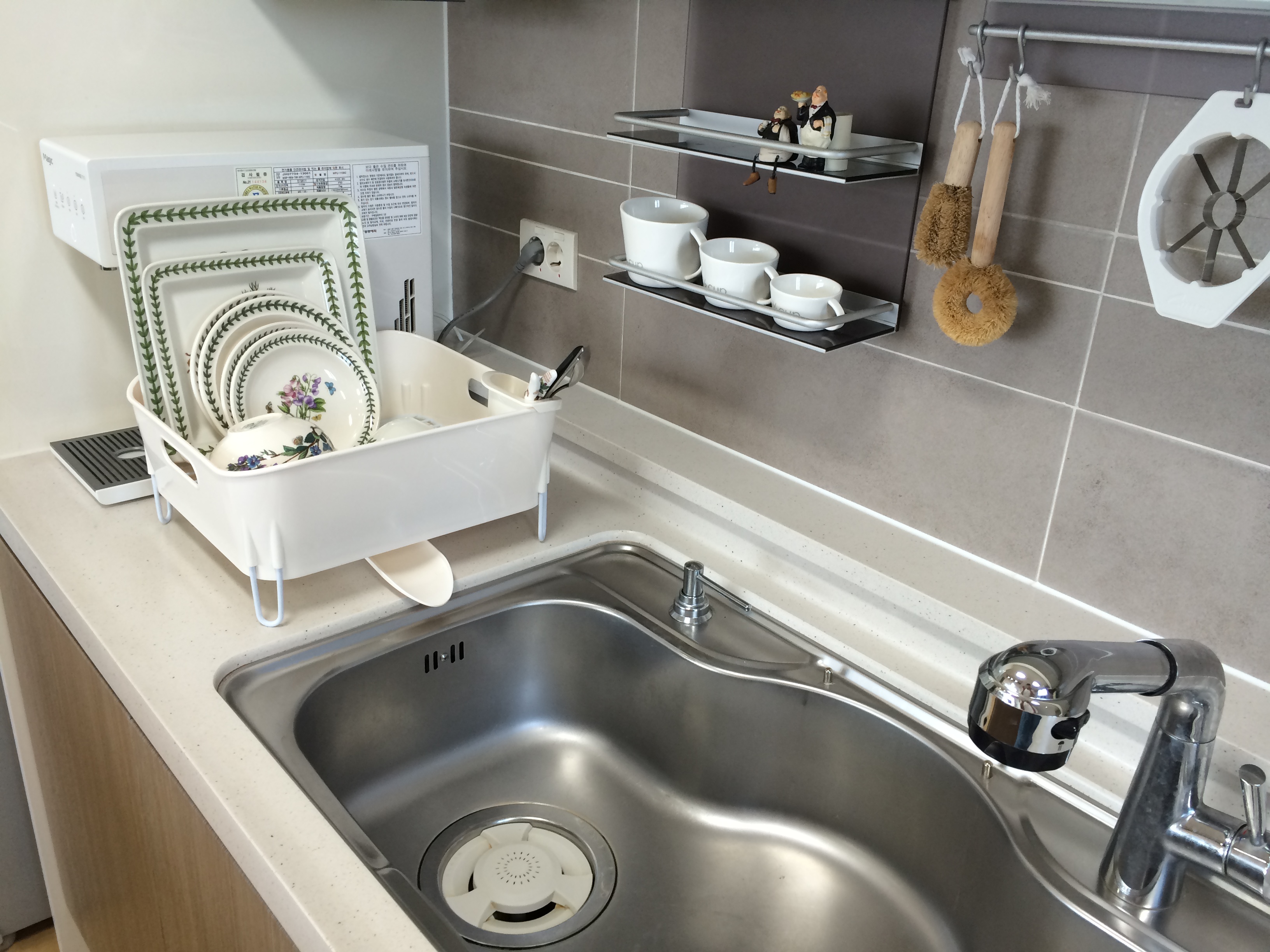 Simple and practical kitchen design 30-year-old wo