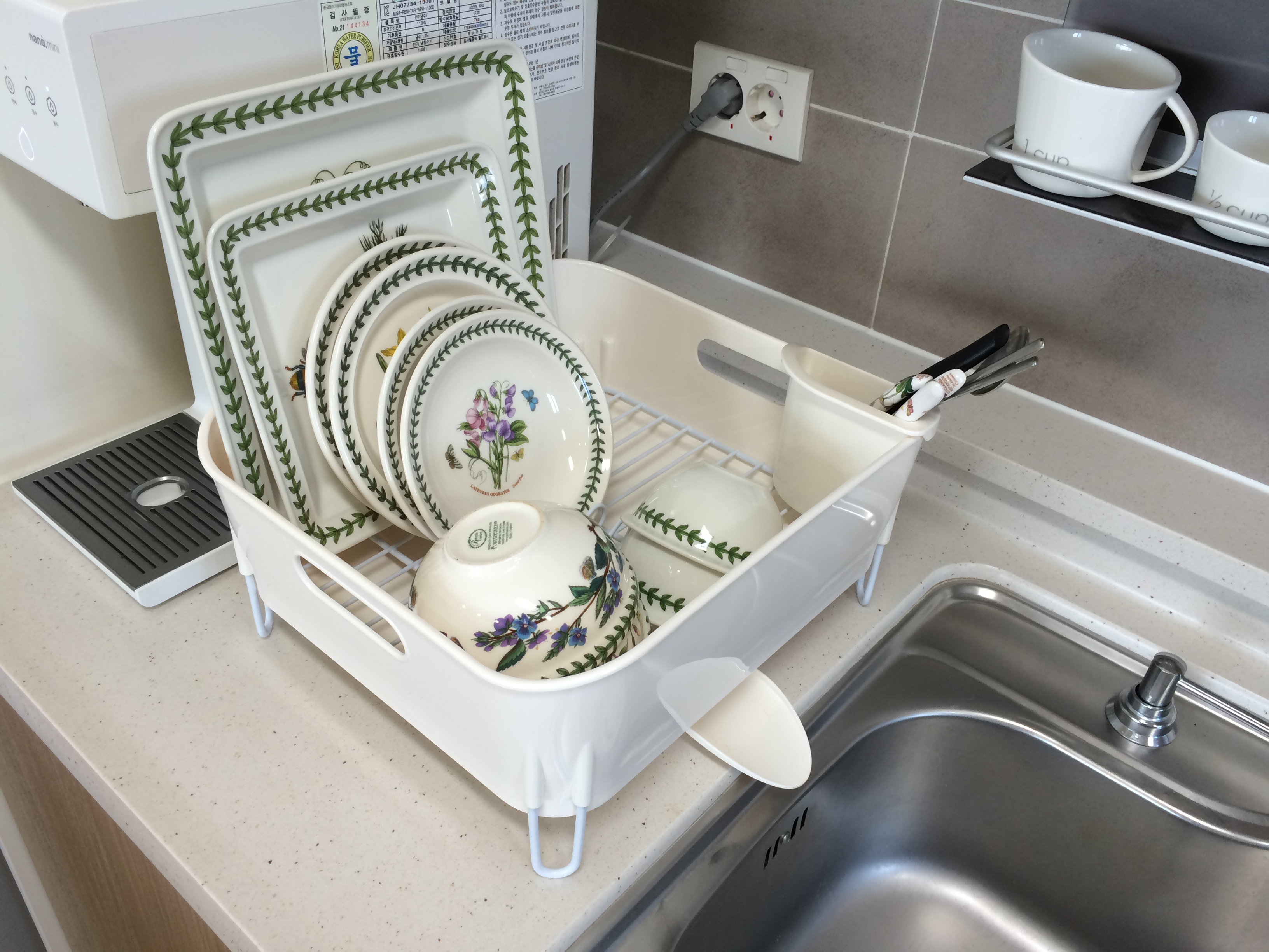 Simple and practical kitchen design 30-year-old wo