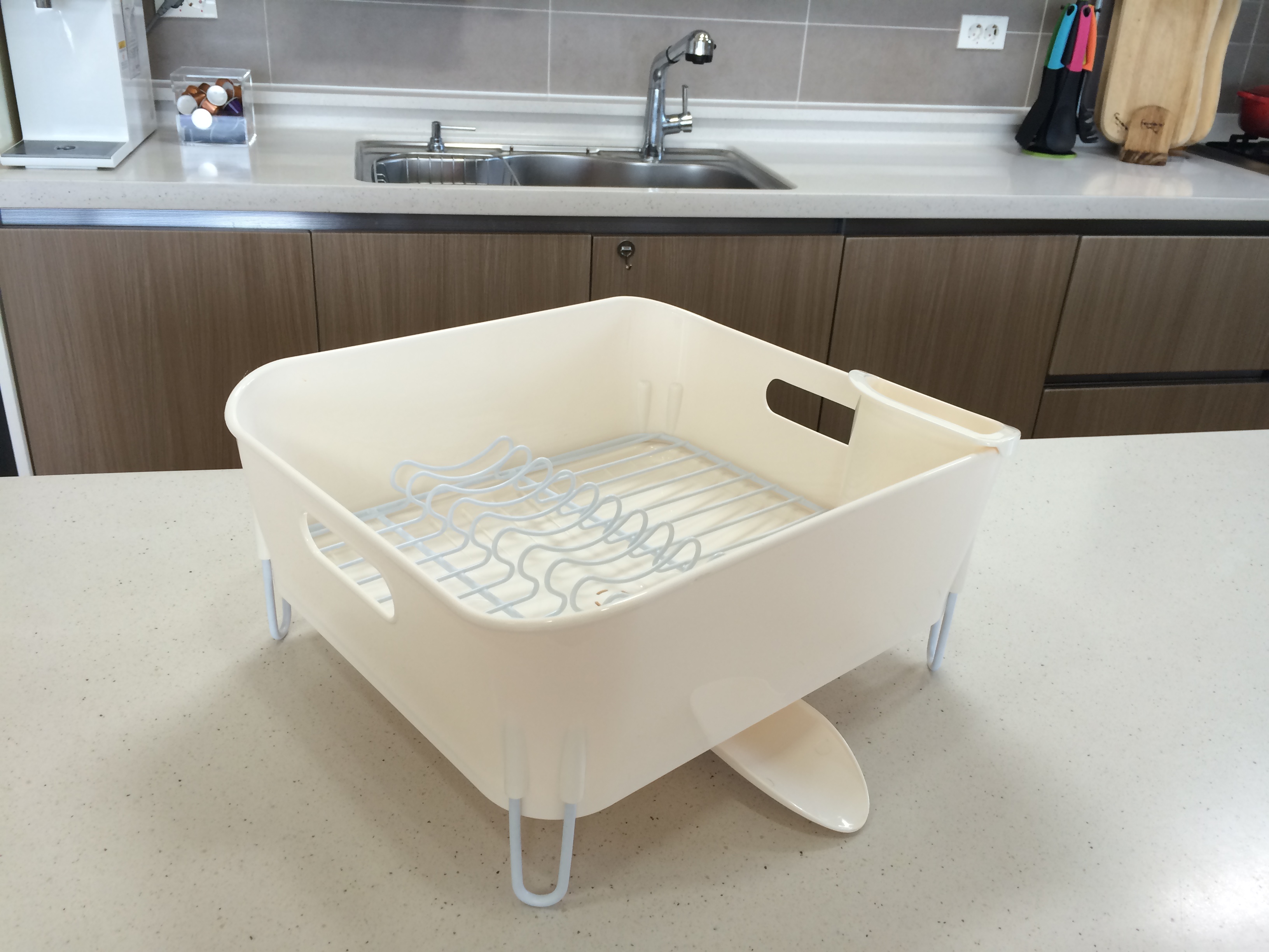 Simple and practical kitchen design 30-year-old wo