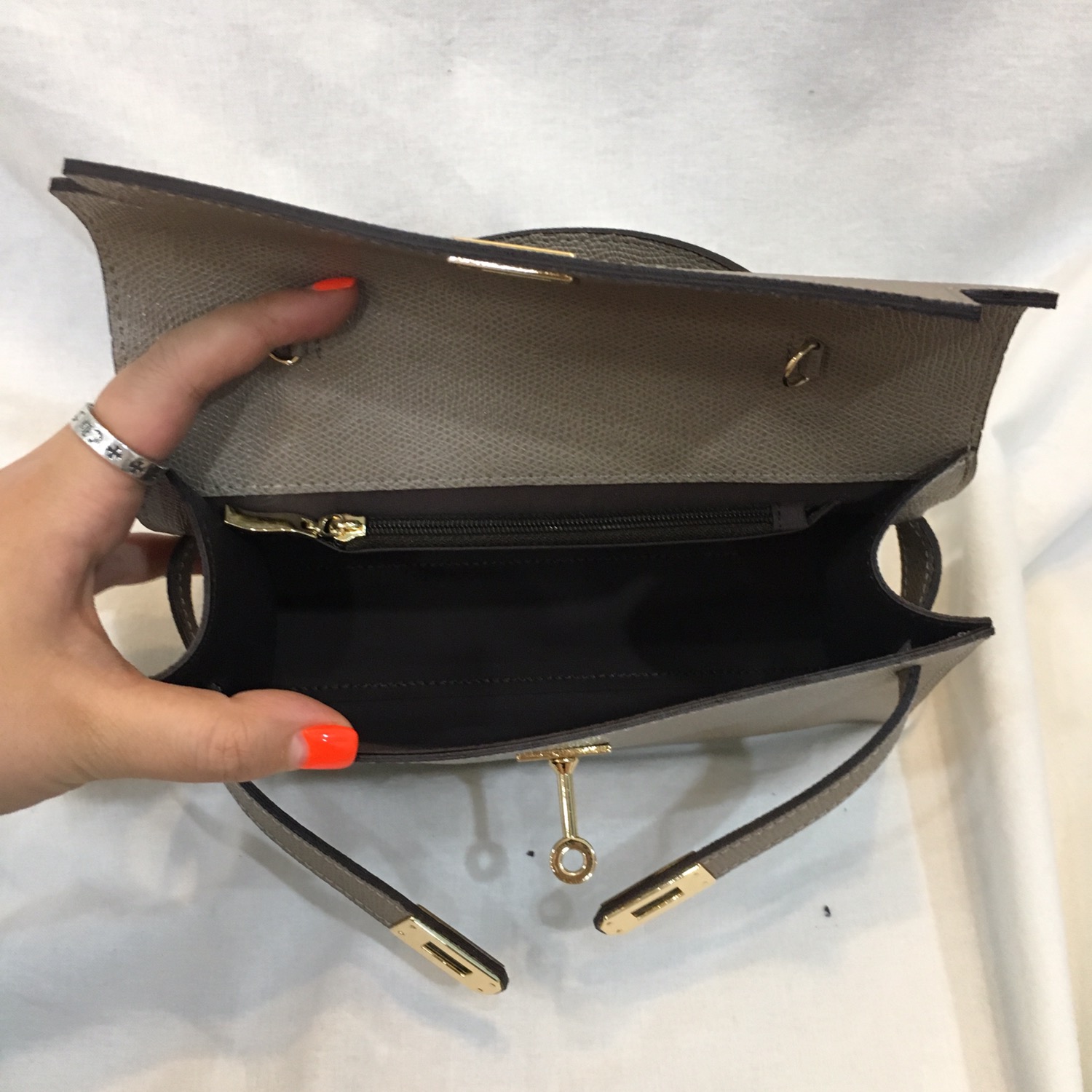 New Erumini Tote Cross Kelly Four seasons Chun Cho