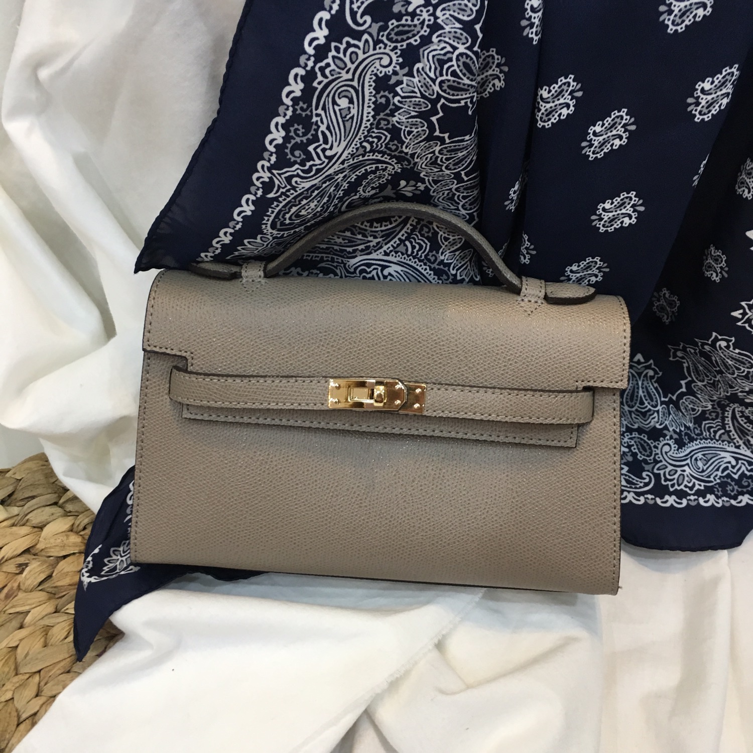 New Erumini Tote Cross Kelly Four seasons Chun Cho