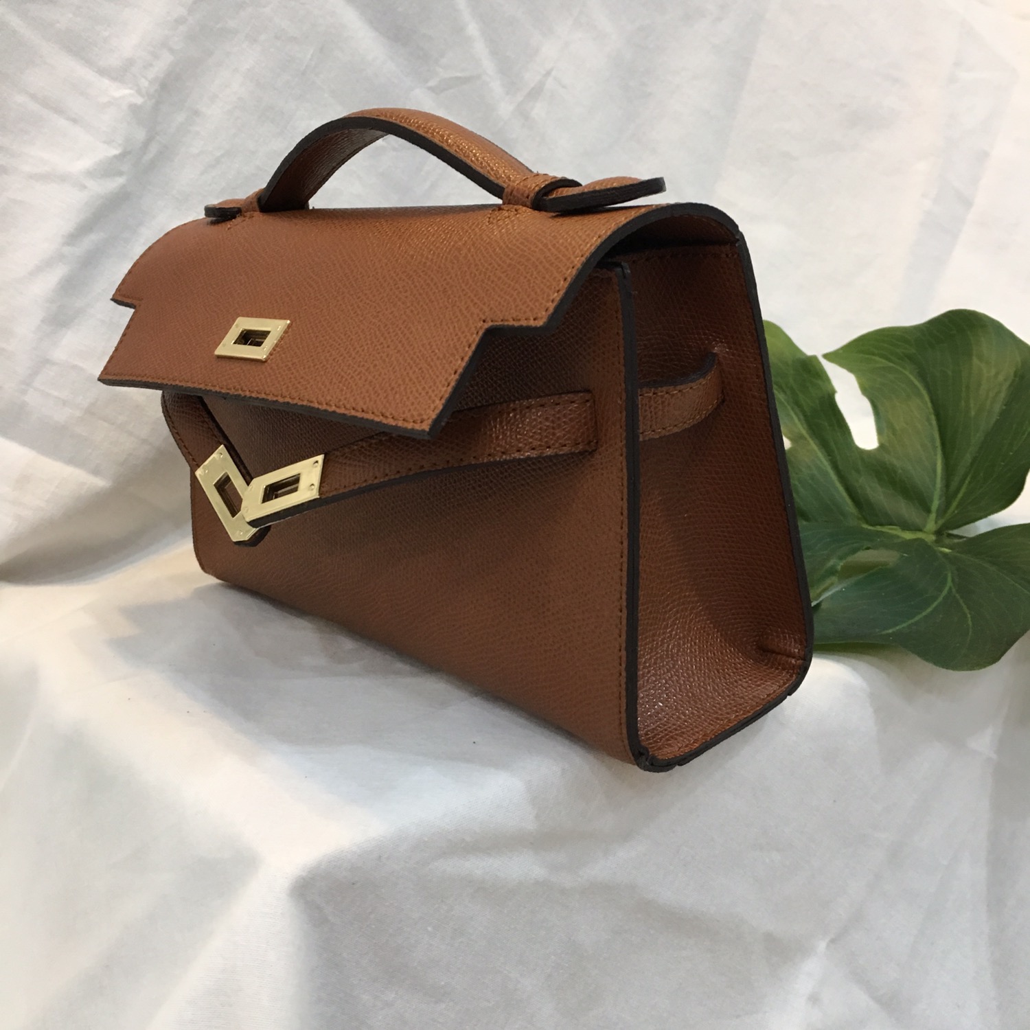 New Erumini Tote Cross Kelly Four seasons Chun Cho