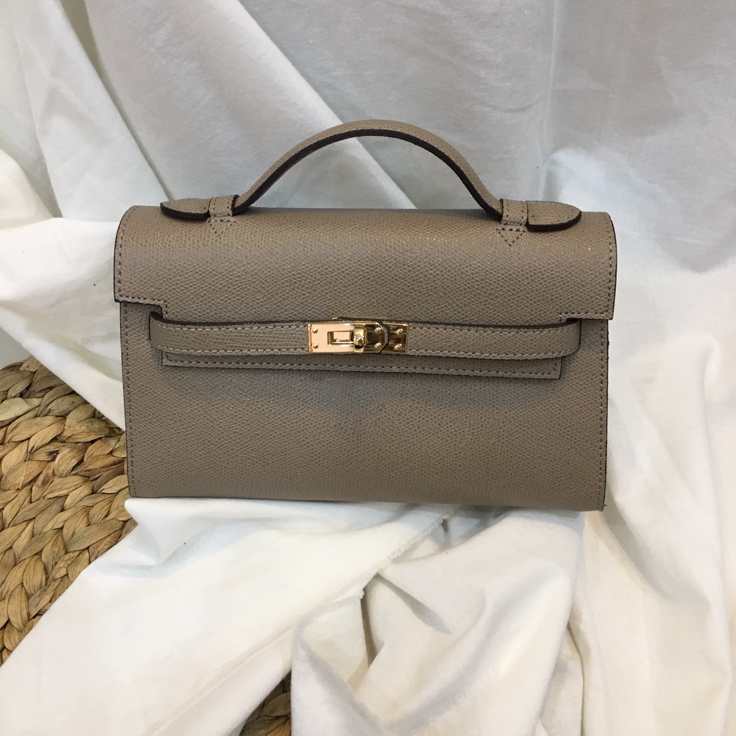 New Erumini Tote Cross Kelly Four seasons Chun Cho