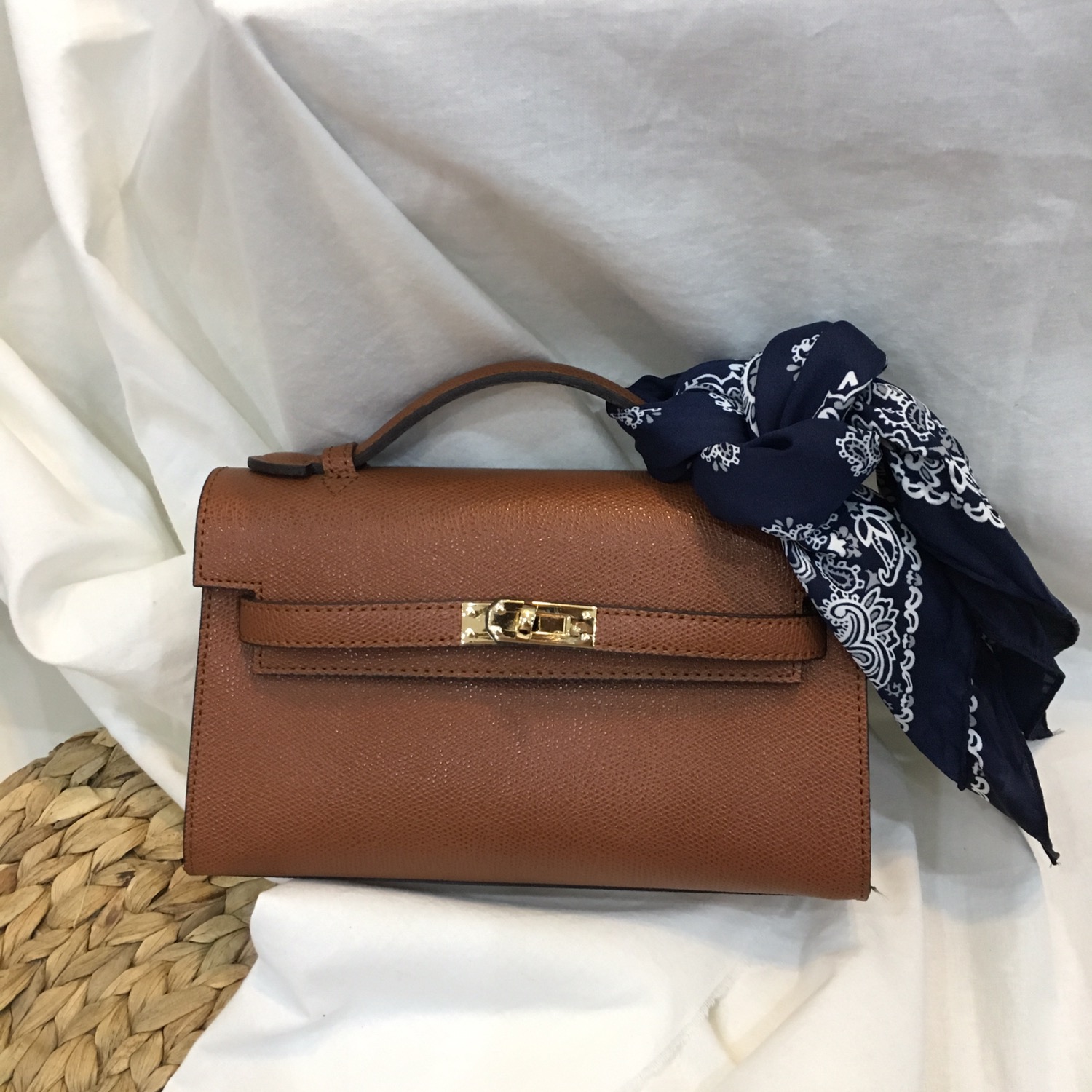 New Erumini Tote Cross Kelly Four seasons Chun Cho