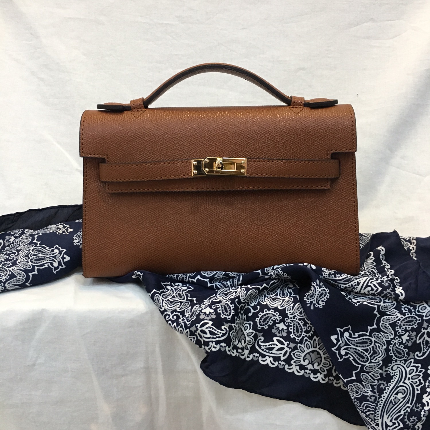 New Erumini Tote Cross Kelly Four seasons Chun Cho
