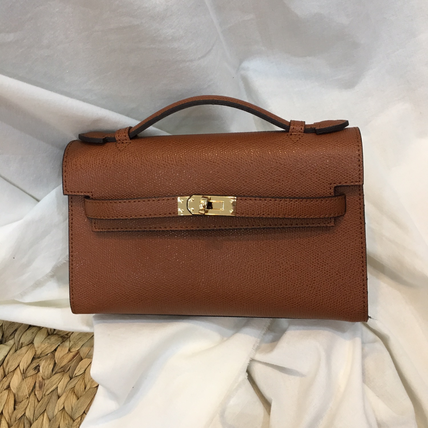 New Erumini Tote Cross Kelly Four seasons Chun Cho