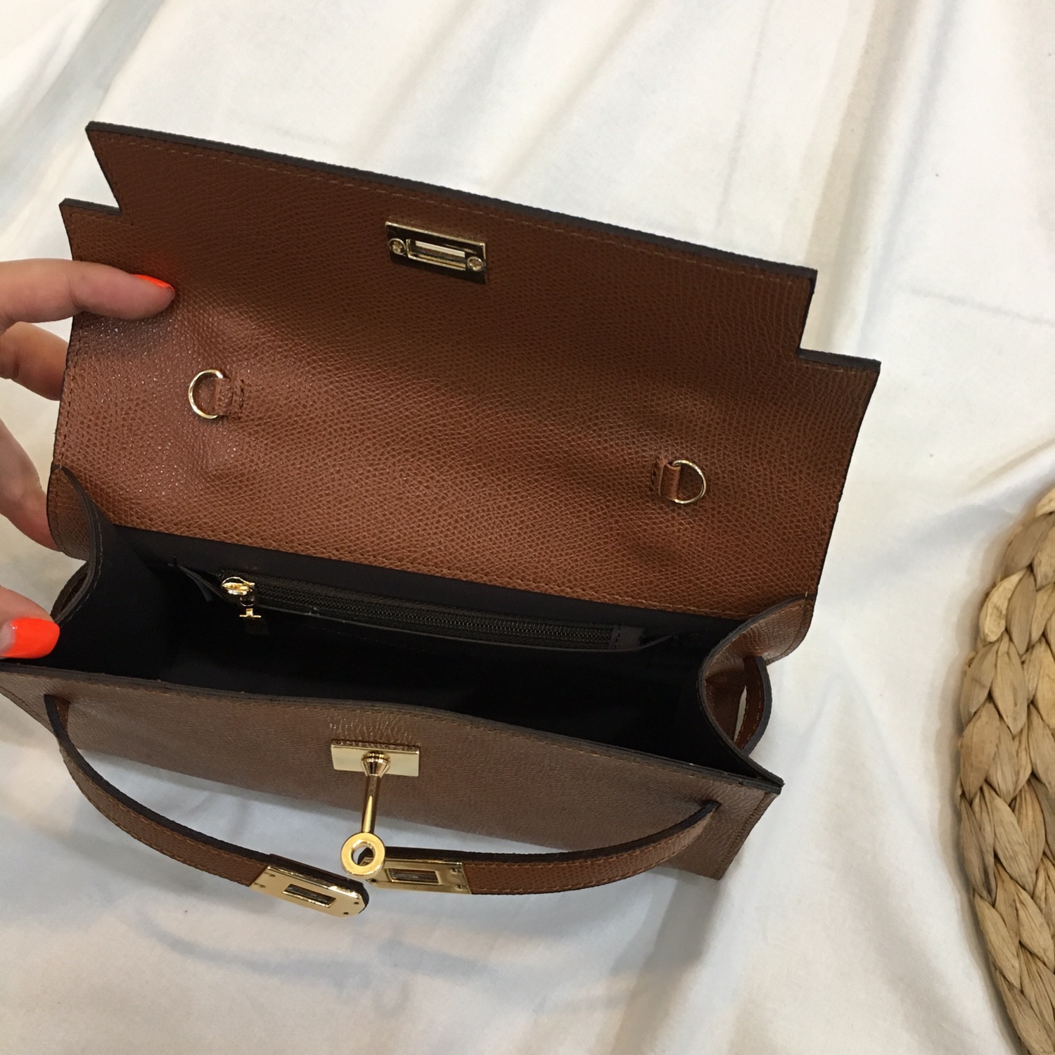 New Erumini Tote Cross Kelly Four seasons Chun Cho