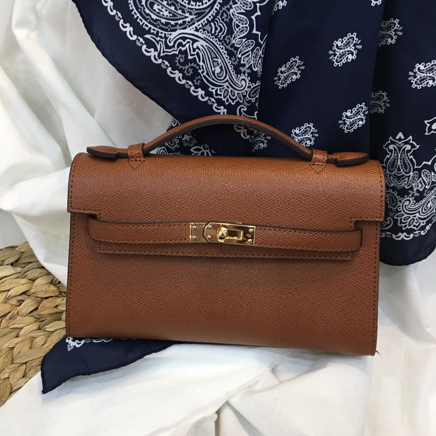 New Erumini Tote Cross Kelly Four seasons Chun Cho