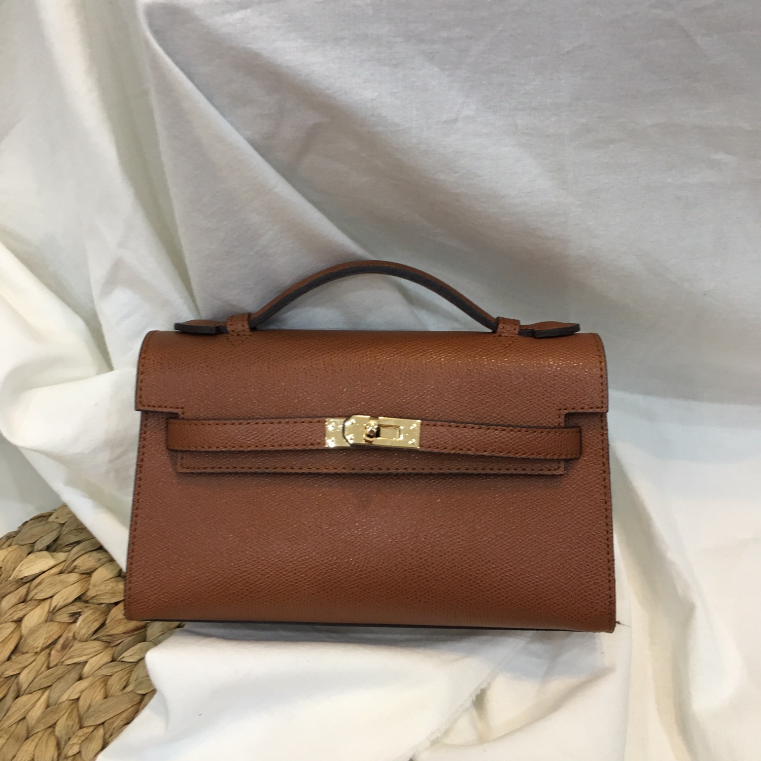 New Erumini Tote Cross Kelly Four seasons Chun Cho