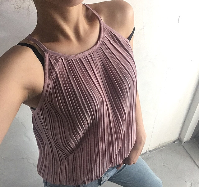 NEW FASHION LADY GIRL Blouse Wrinkle Holder Strap 