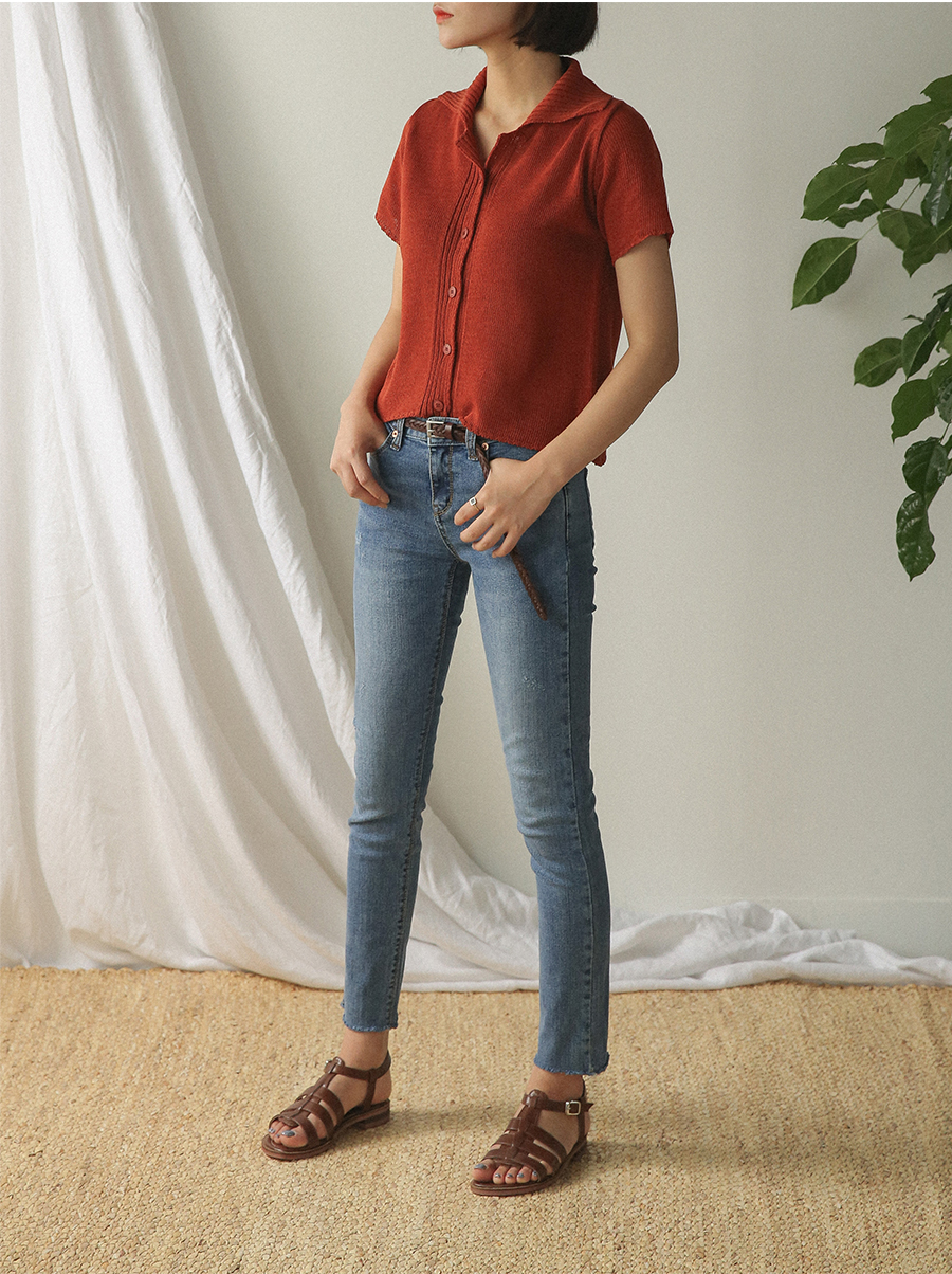 A neat classical woman's classic twill cowhide 