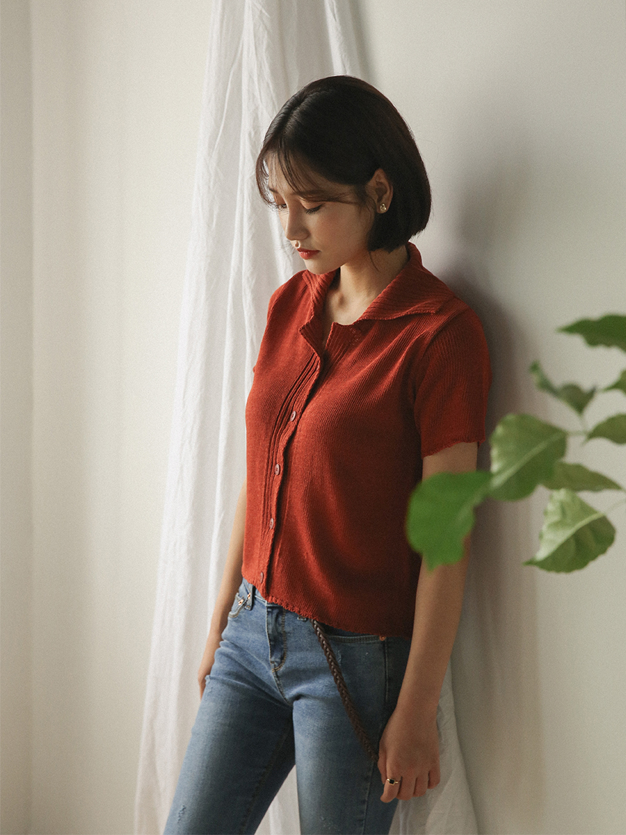 A neat classical woman's classic twill cowhide 