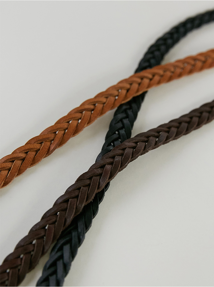 A neat classical woman's classic twill cowhide 