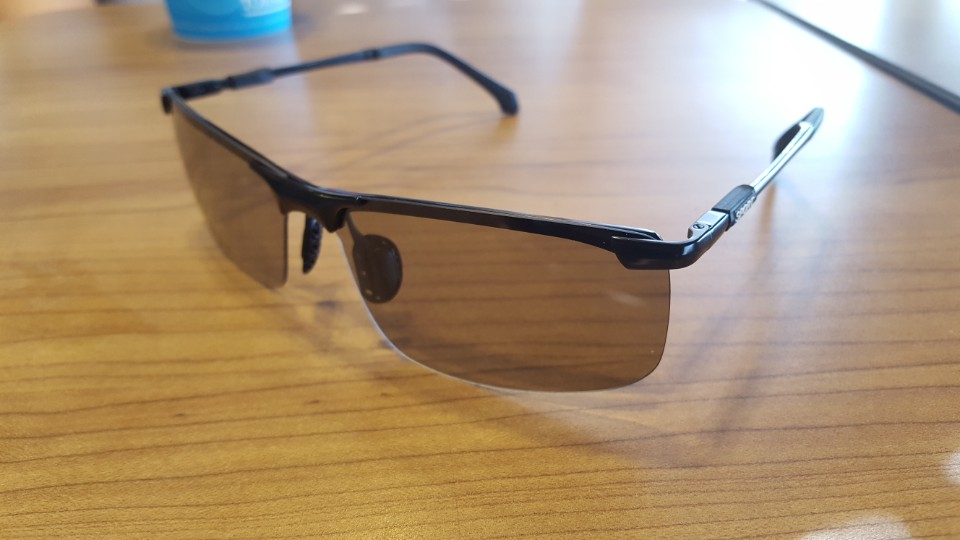 NEW FASHION SUNGLASSES color fading according to U