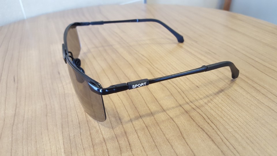 NEW FASHION SUNGLASSES color fading according to U