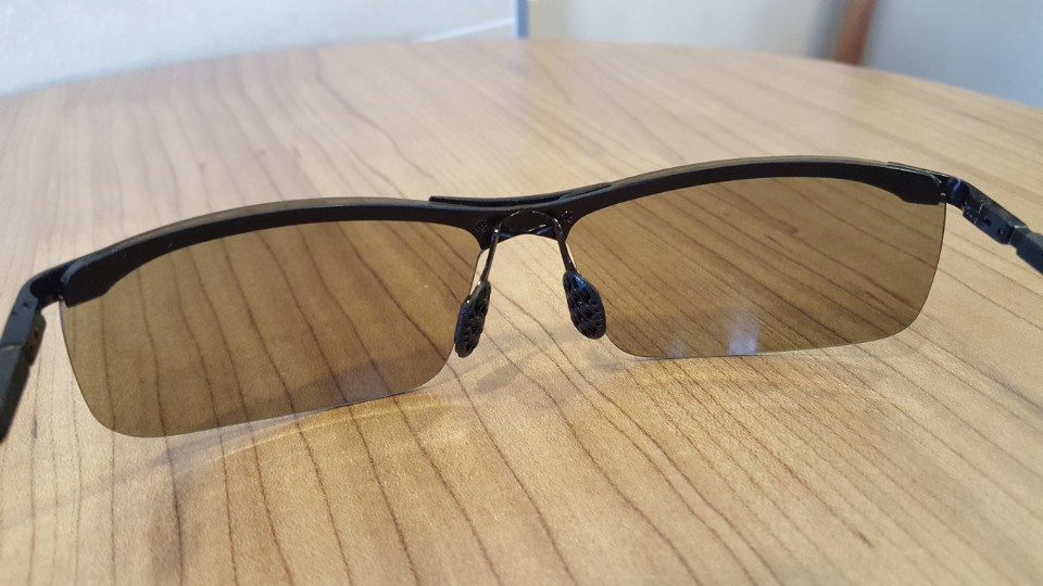 NEW FASHION SUNGLASSES color fading according to U