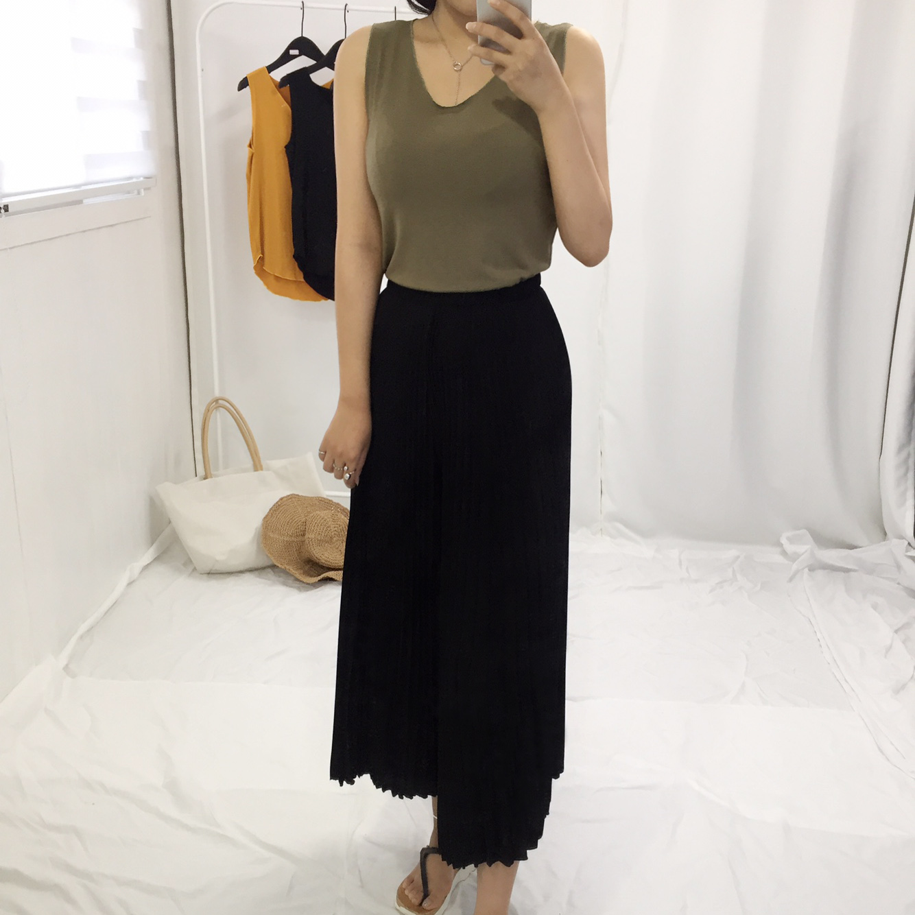 1 + 1 Flying Pussy Pretty slender nose coordinatio