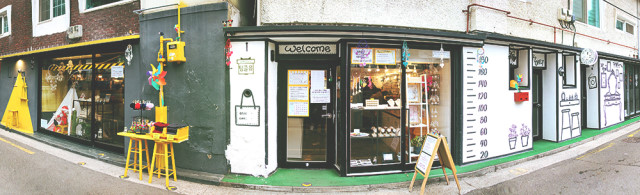 New Summer Look Silver 92.5 is a blushing innocent