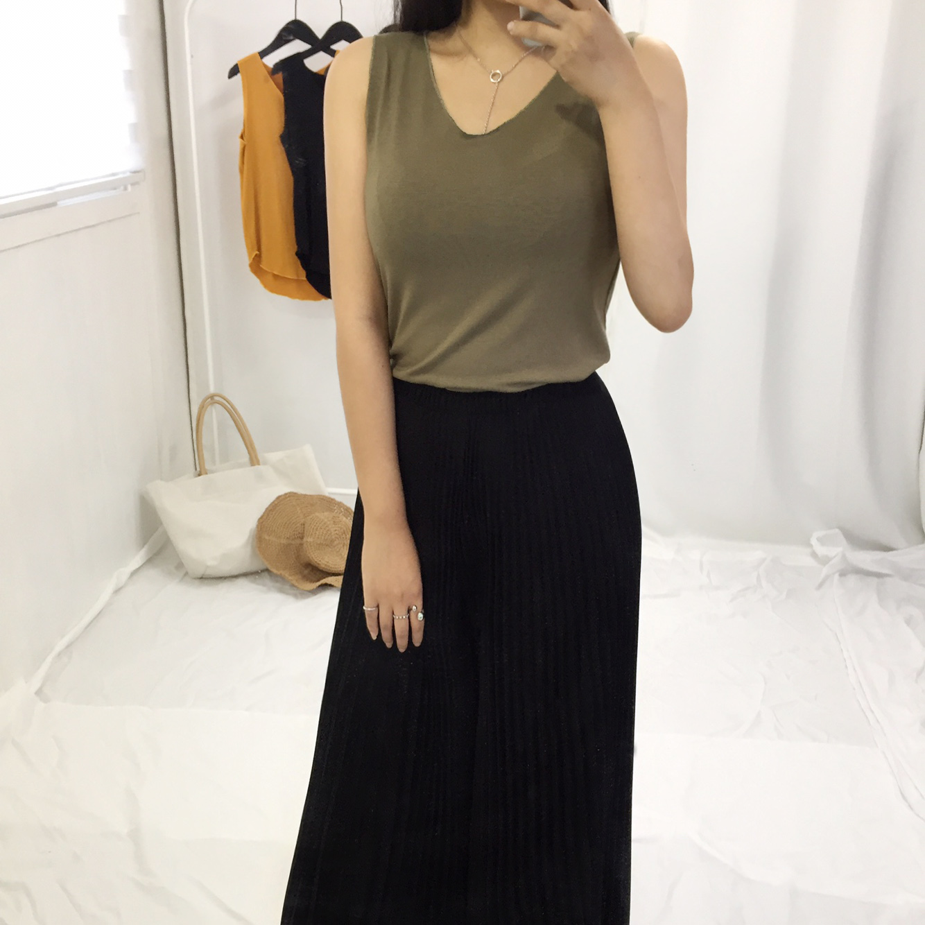 1 + 1 Flying Pussy Pretty slender nose coordinatio