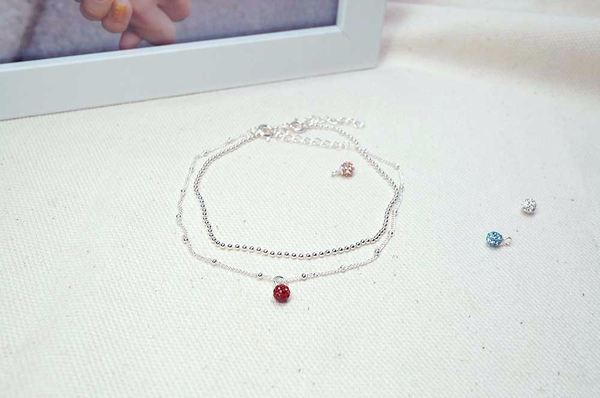 New Summer Look Silver 92.5 is a blushing innocent