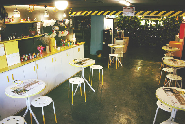 New Summer Look Silver 92.5 is a blushing innocent