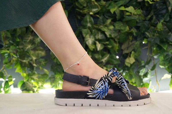 New Summer Look Silver 92.5 is a blushing innocent