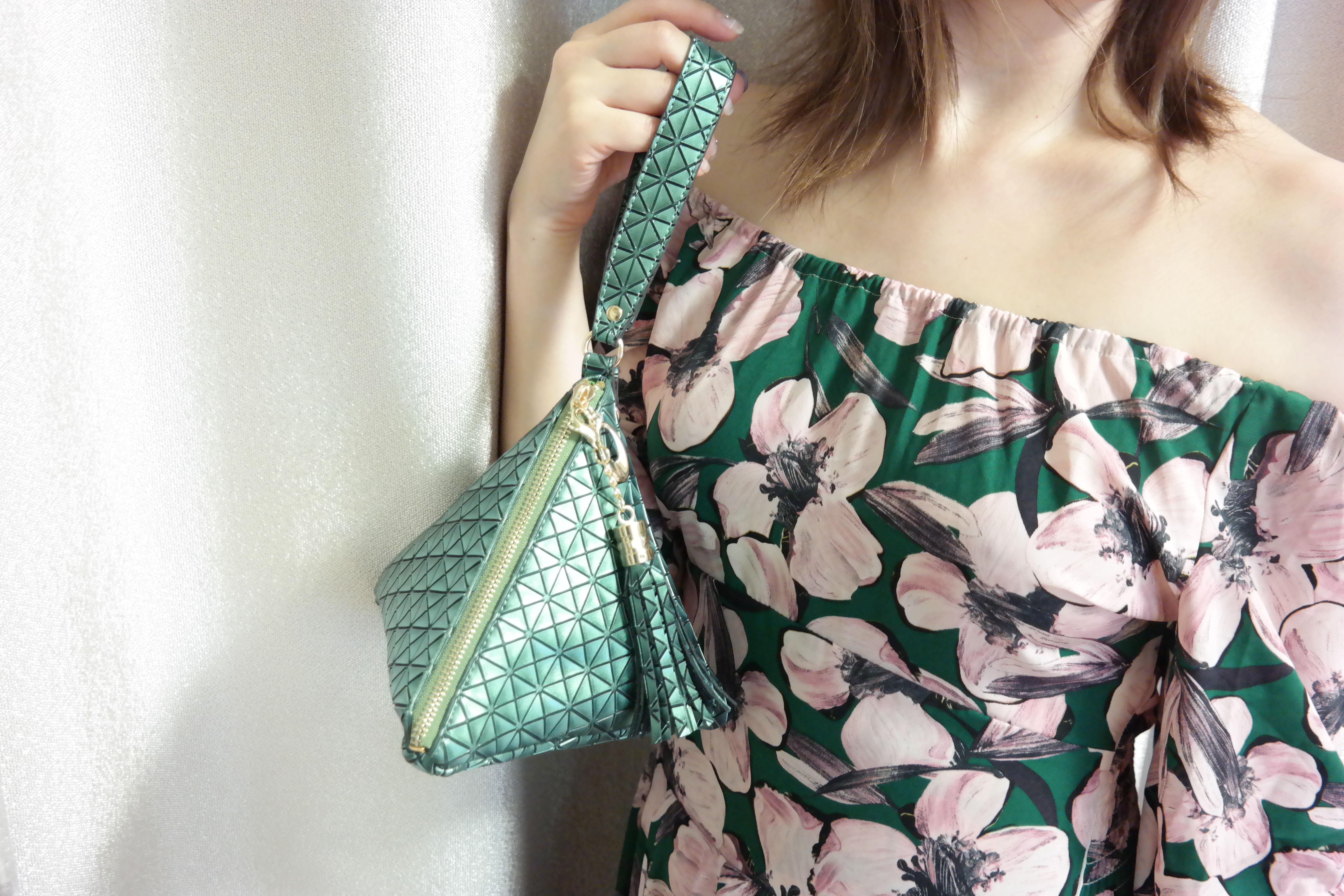 Newly shining bling bling triangular pouch in holi