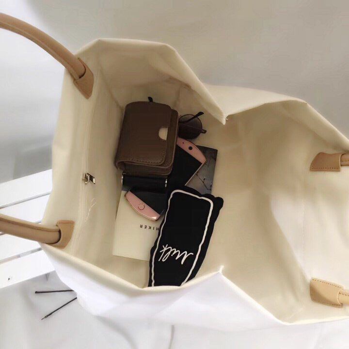 Eco-friendly bags in the 20s Women's day coordi