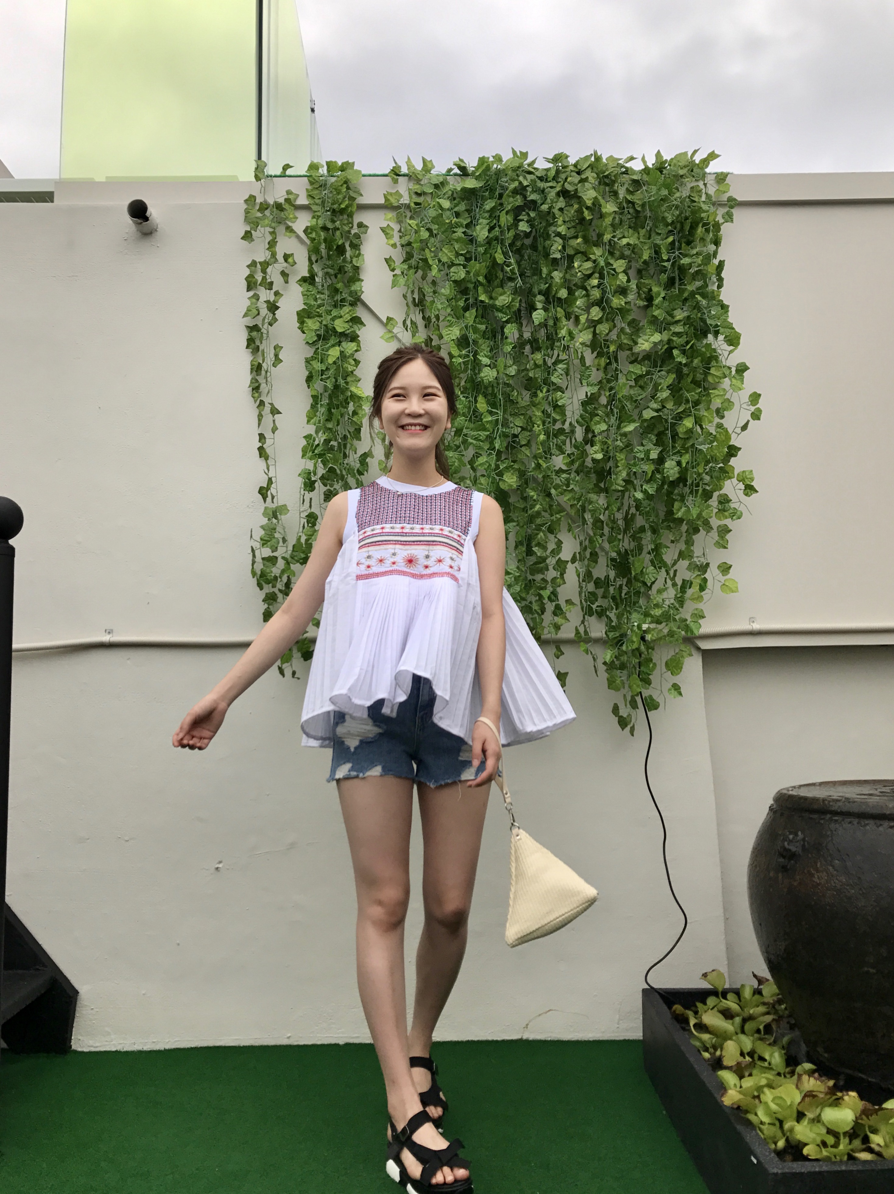 Embroidery Wrinkle Sleeveless Blouse Tee My Young