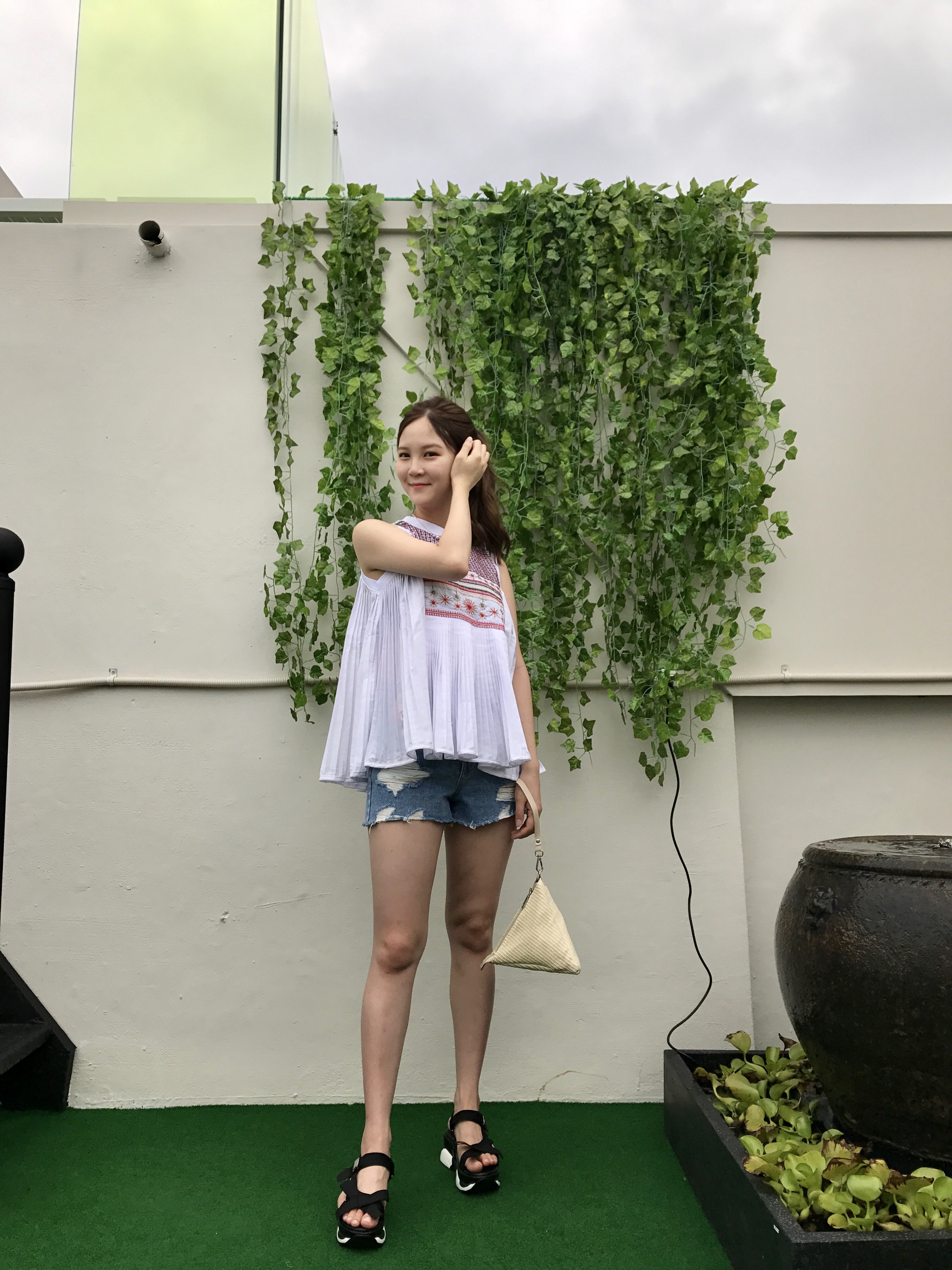 Embroidery Wrinkle Sleeveless Blouse Tee My Young