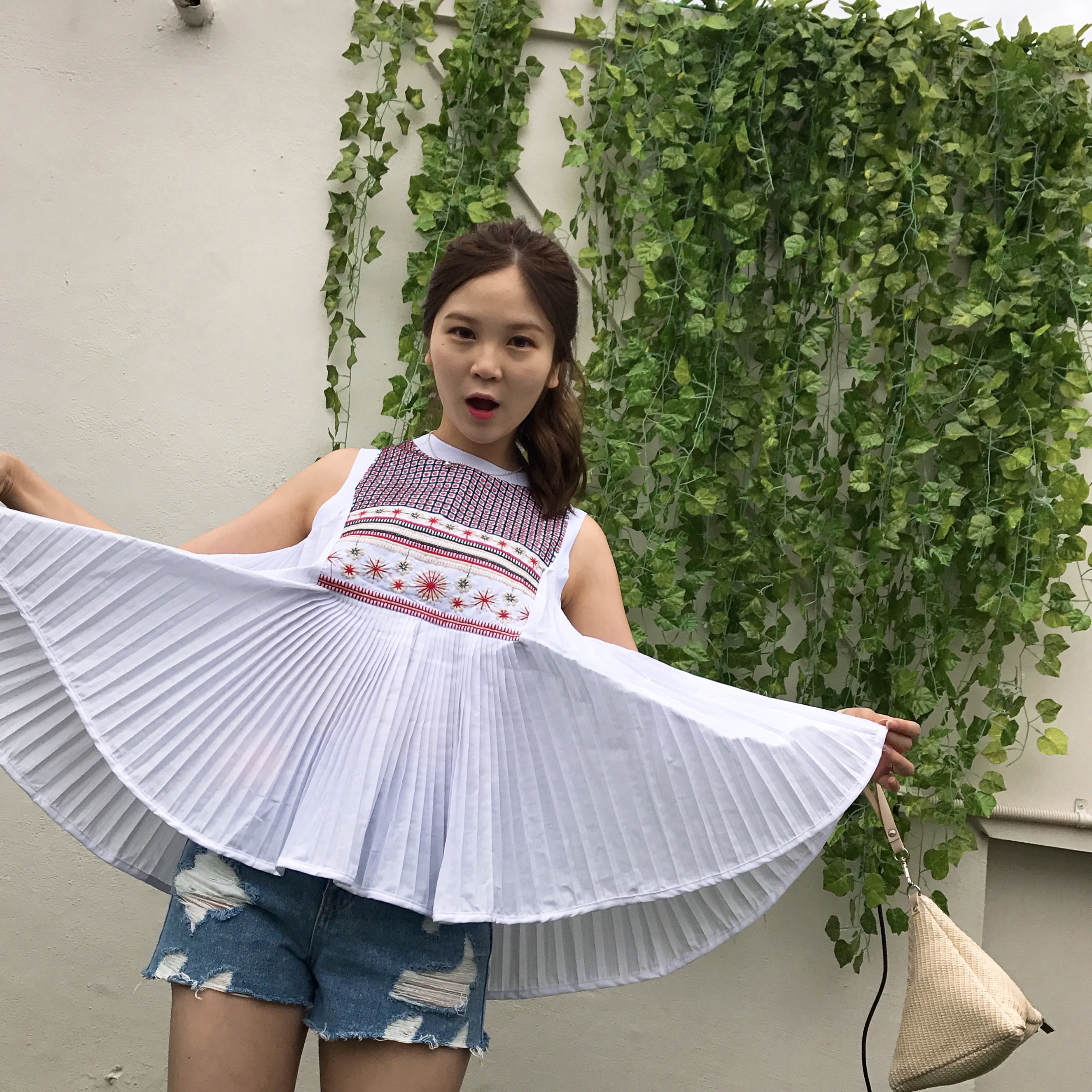 Embroidery Wrinkle Sleeveless Blouse Tee My Young