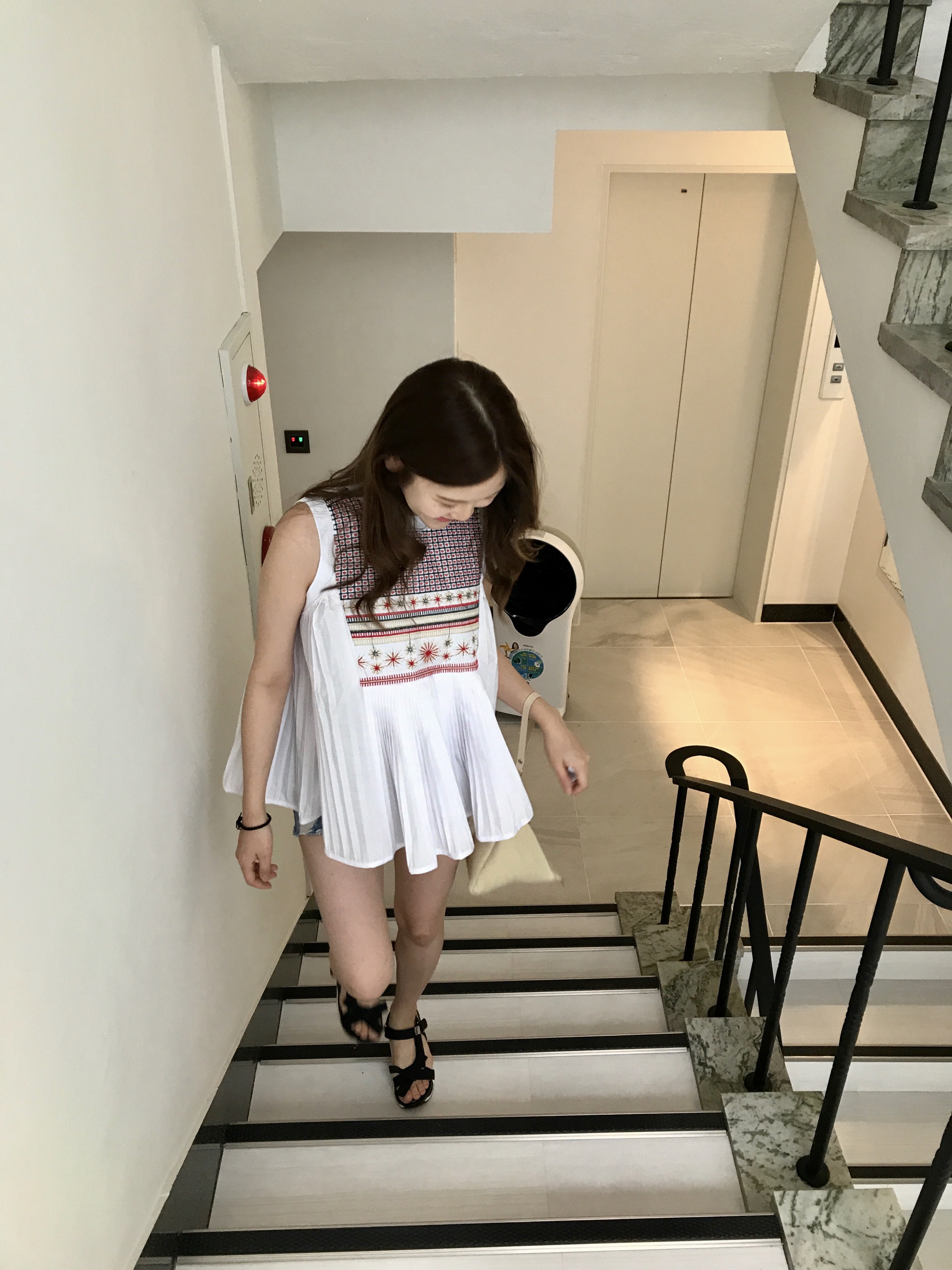 Embroidery Wrinkle Sleeveless Blouse Tee My Young