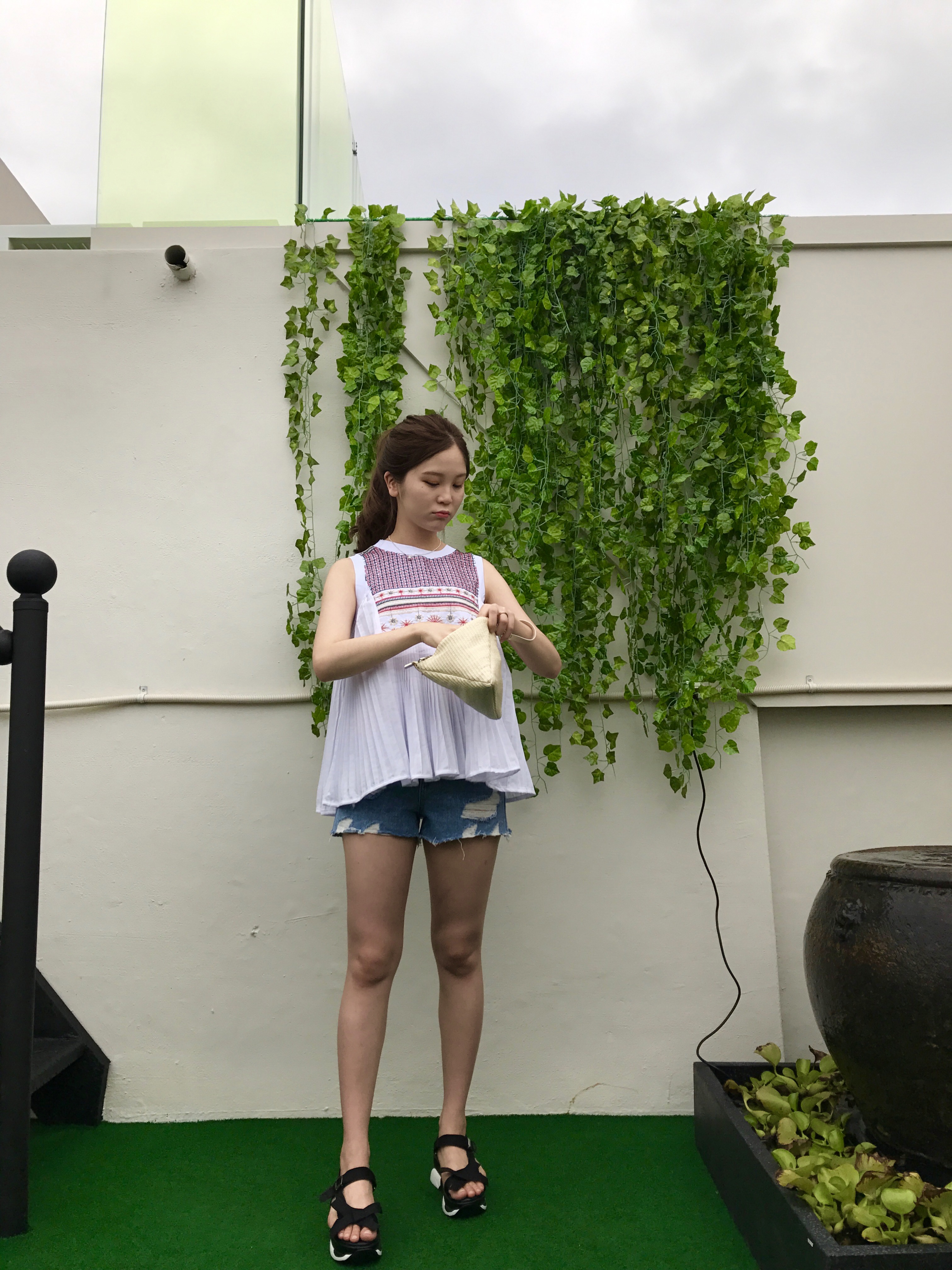 Embroidery Wrinkle Sleeveless Blouse Tee My Young