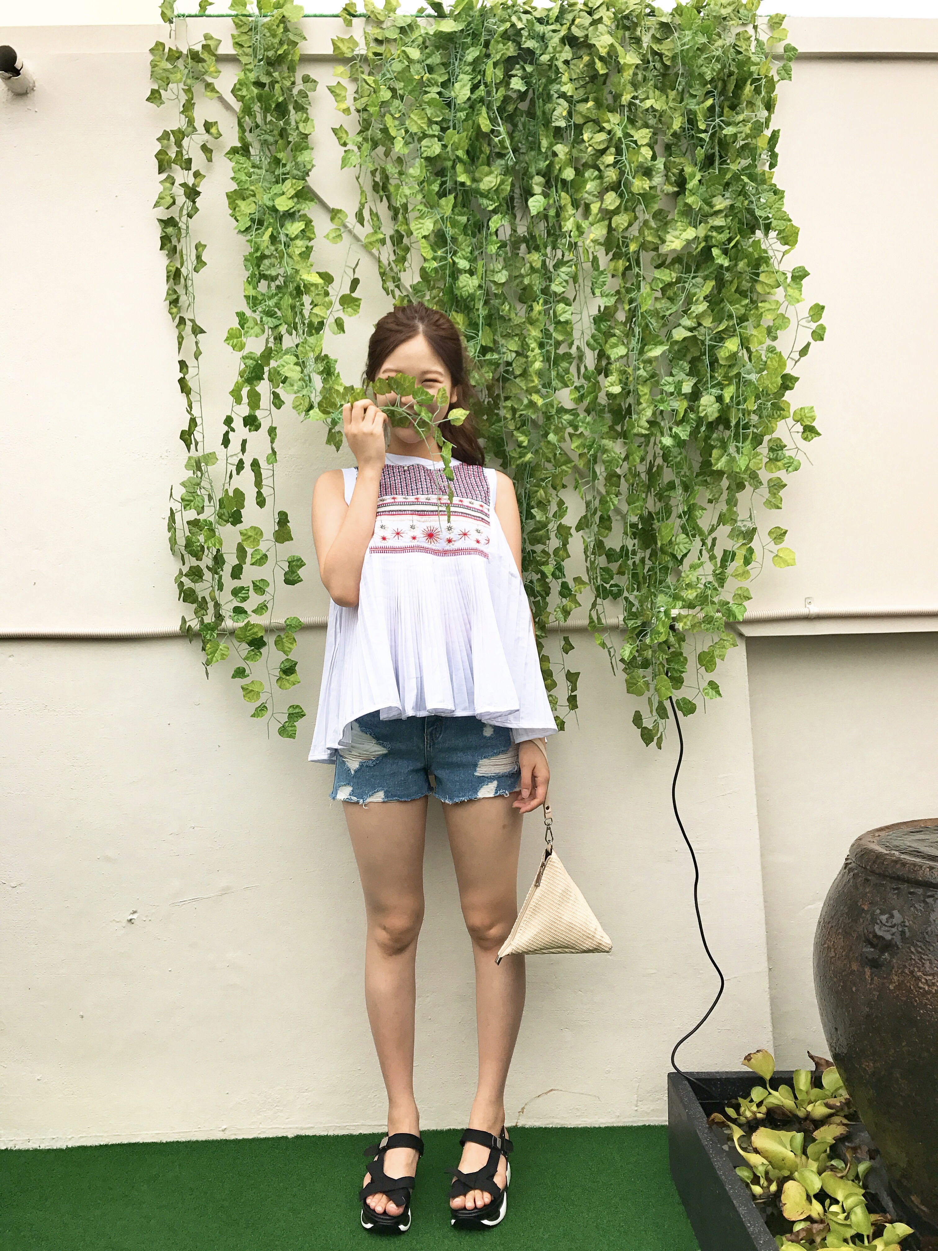 Embroidery Wrinkle Sleeveless Blouse Tee My Young
