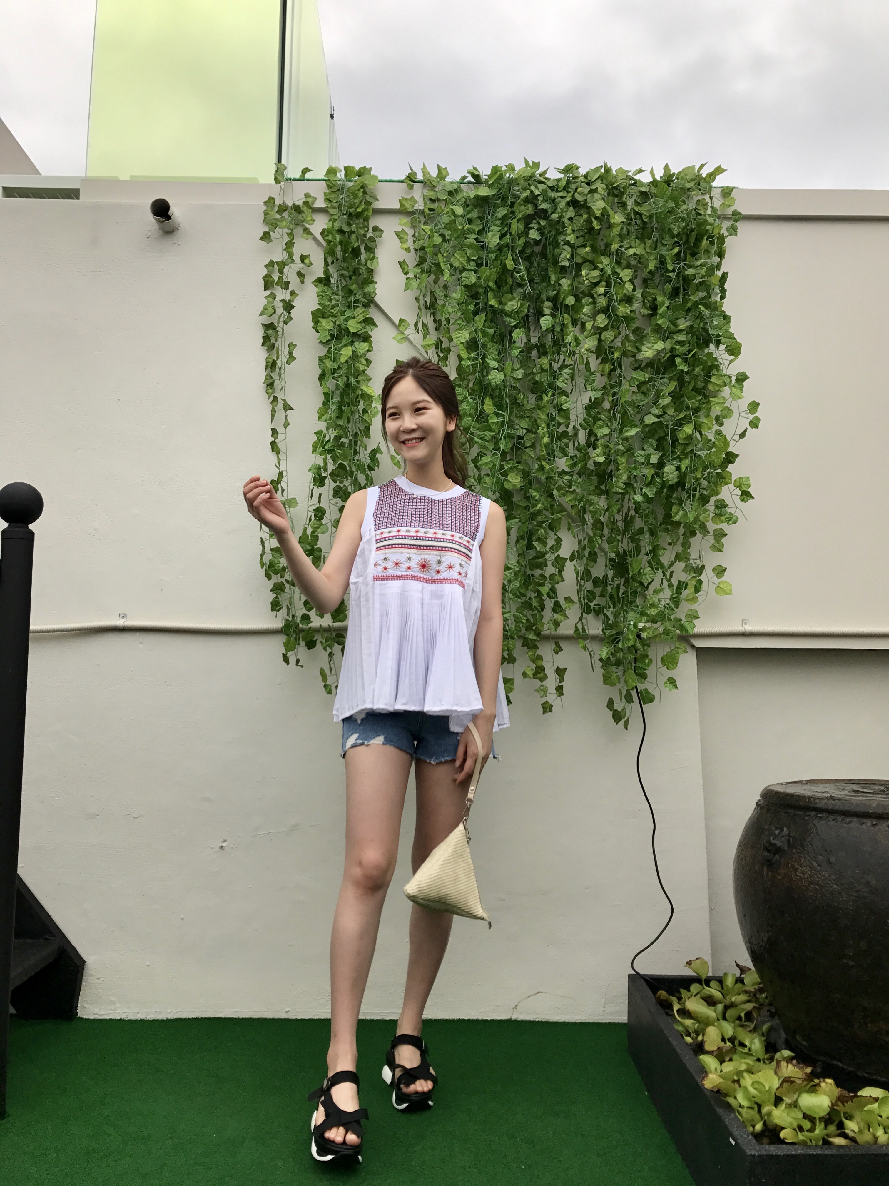 Embroidery Wrinkle Sleeveless Blouse Tee My Young